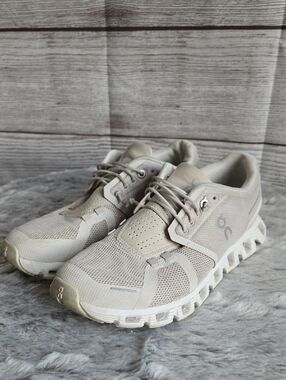On Cloud Running Shoes, Womens Size 7.5